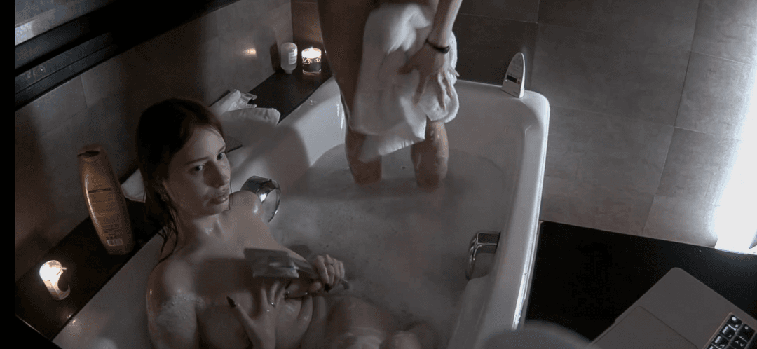 Two hot girls foot job y pussy lick