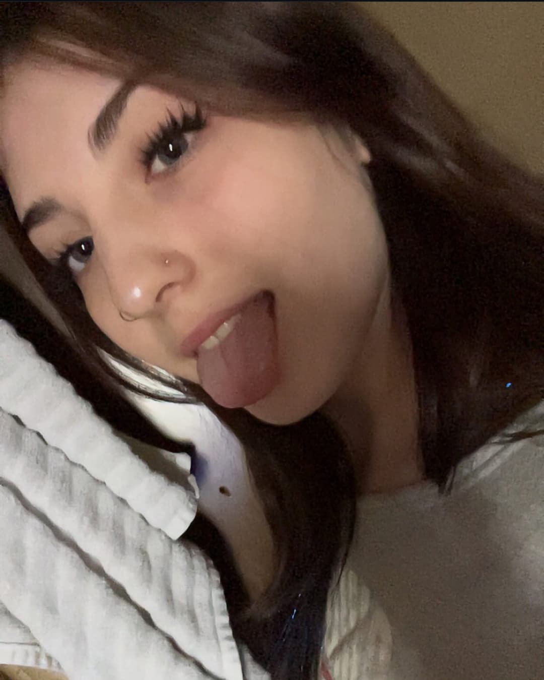 Kami, Sexy teen gets leaked