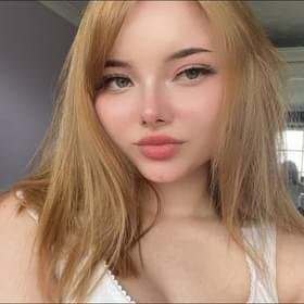 [repost] Lets show Emily from the UK a little more love with a repost, lets appreciate her fine ass