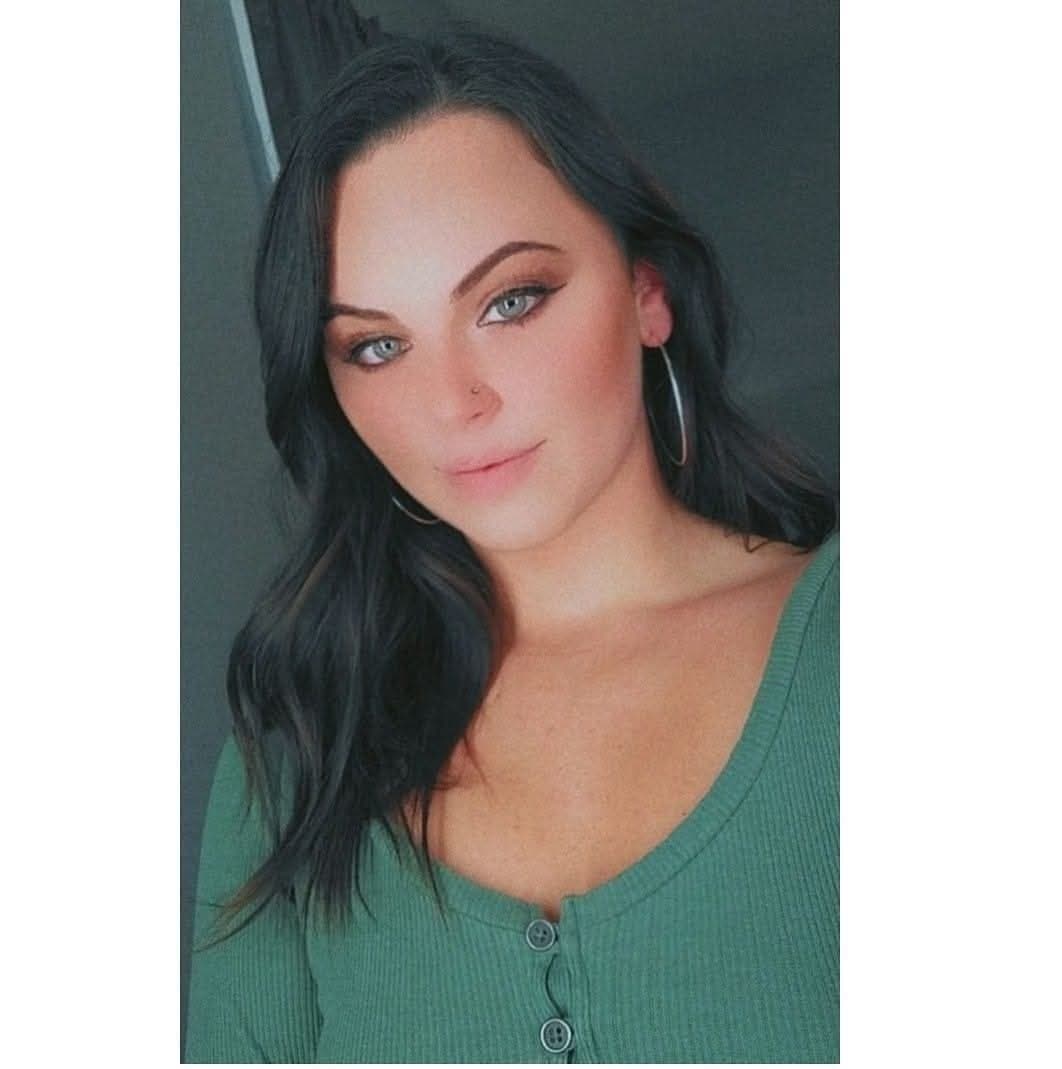 Little sis has a slutty older sis role model