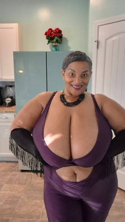 Click to view full size Mature Milf With Super Sized Titties I Want Her Bad Bad& I Would Not Pull Out