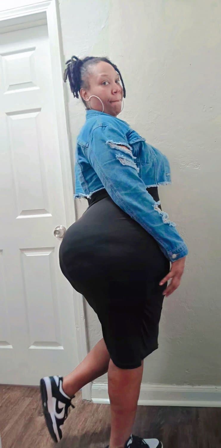 CURVY THICK EBONY MATURE