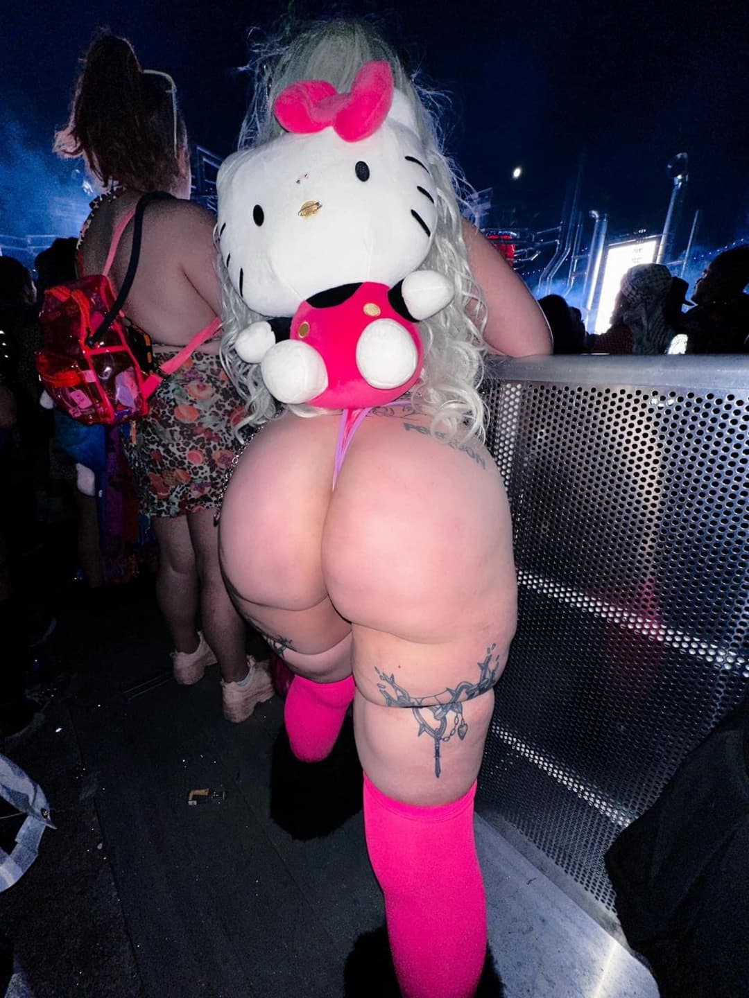 Click to view full size Who got her stuff