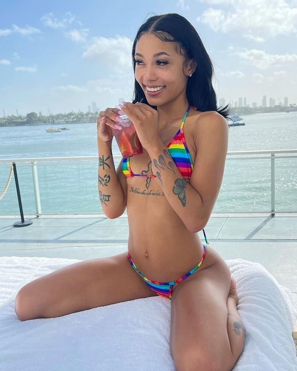 I love Coi Leray her body is perfect!