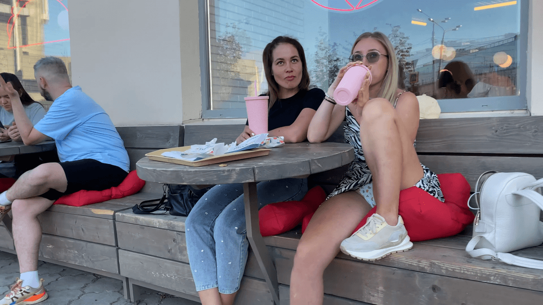 Click to view full size upskirt