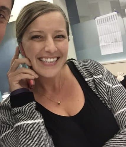 Realt0r hopes the internet forgot when she flashed & fingered herself on spring break