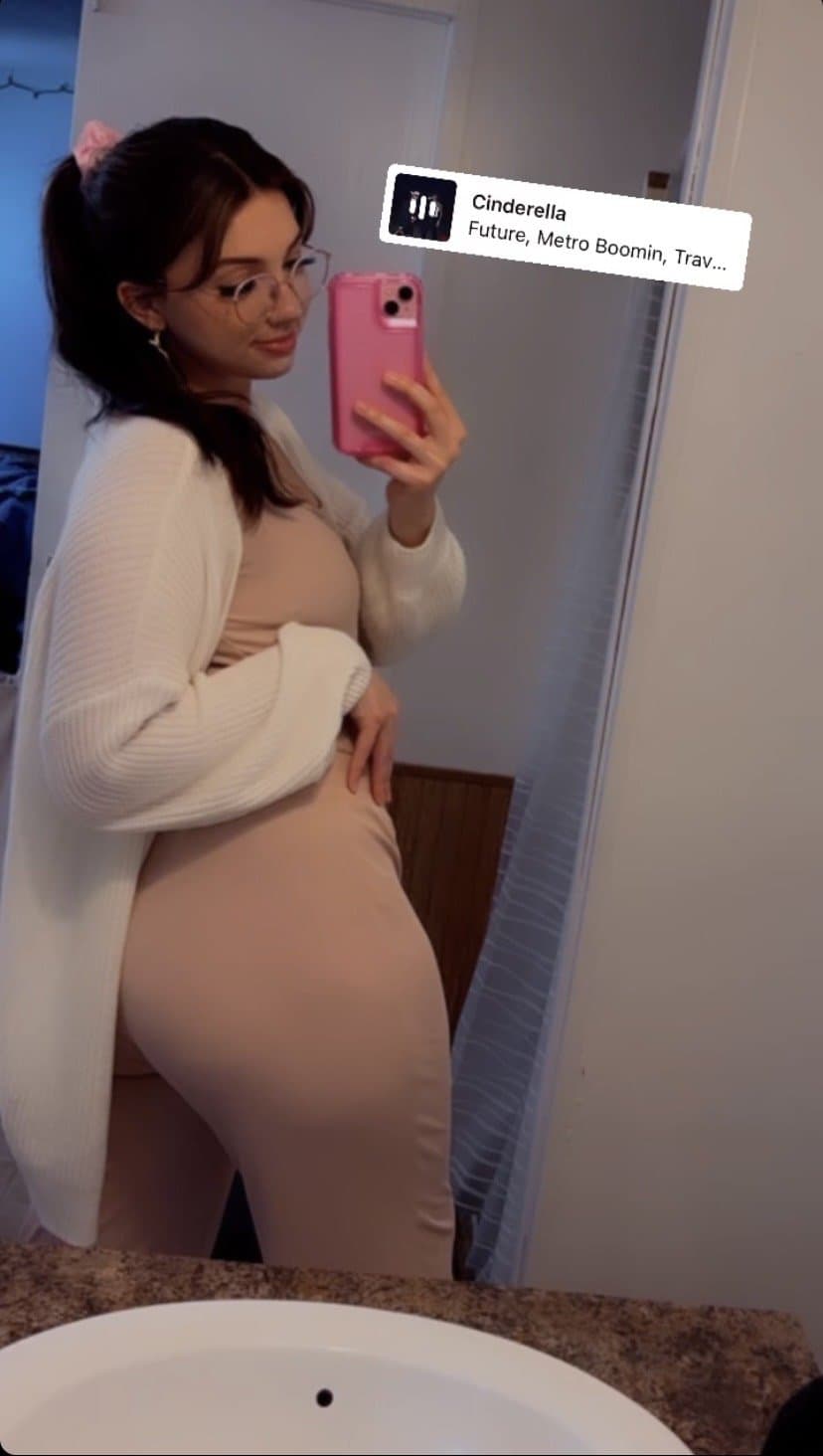 Snowbunny bitch Cat only lets black clap those big buttcheeks