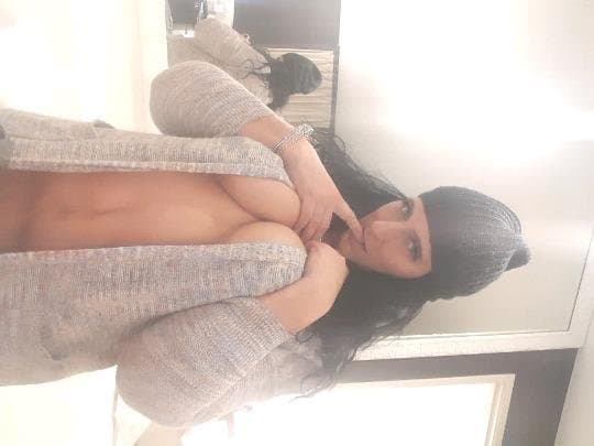 Busty Italian milf mom