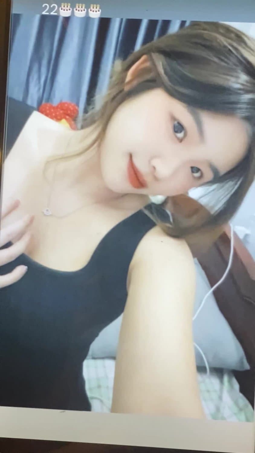 Bắn lên mặt em nhân ngày sinh nhật