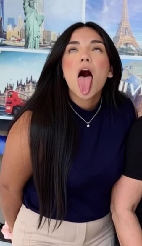 My sluts, Pau, Sammy and Krista, I love their tits and feet, I will cum on their pretty faces