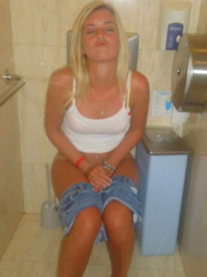 Pissing girls ❤️❤️