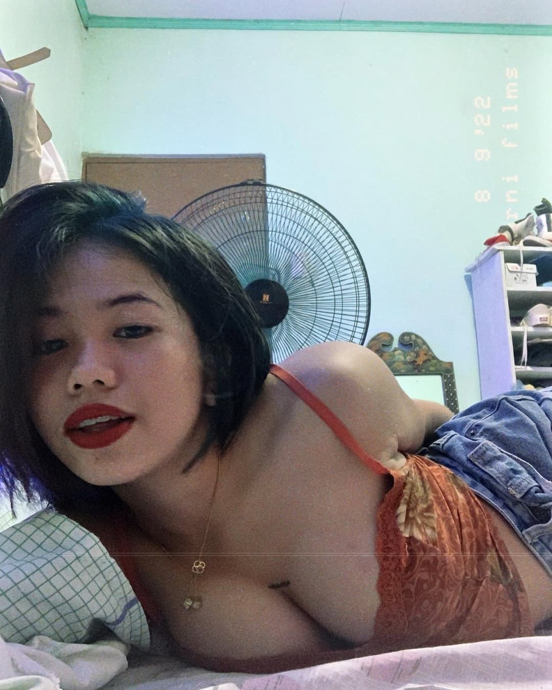 Pinay slut likes to show off her body on social media