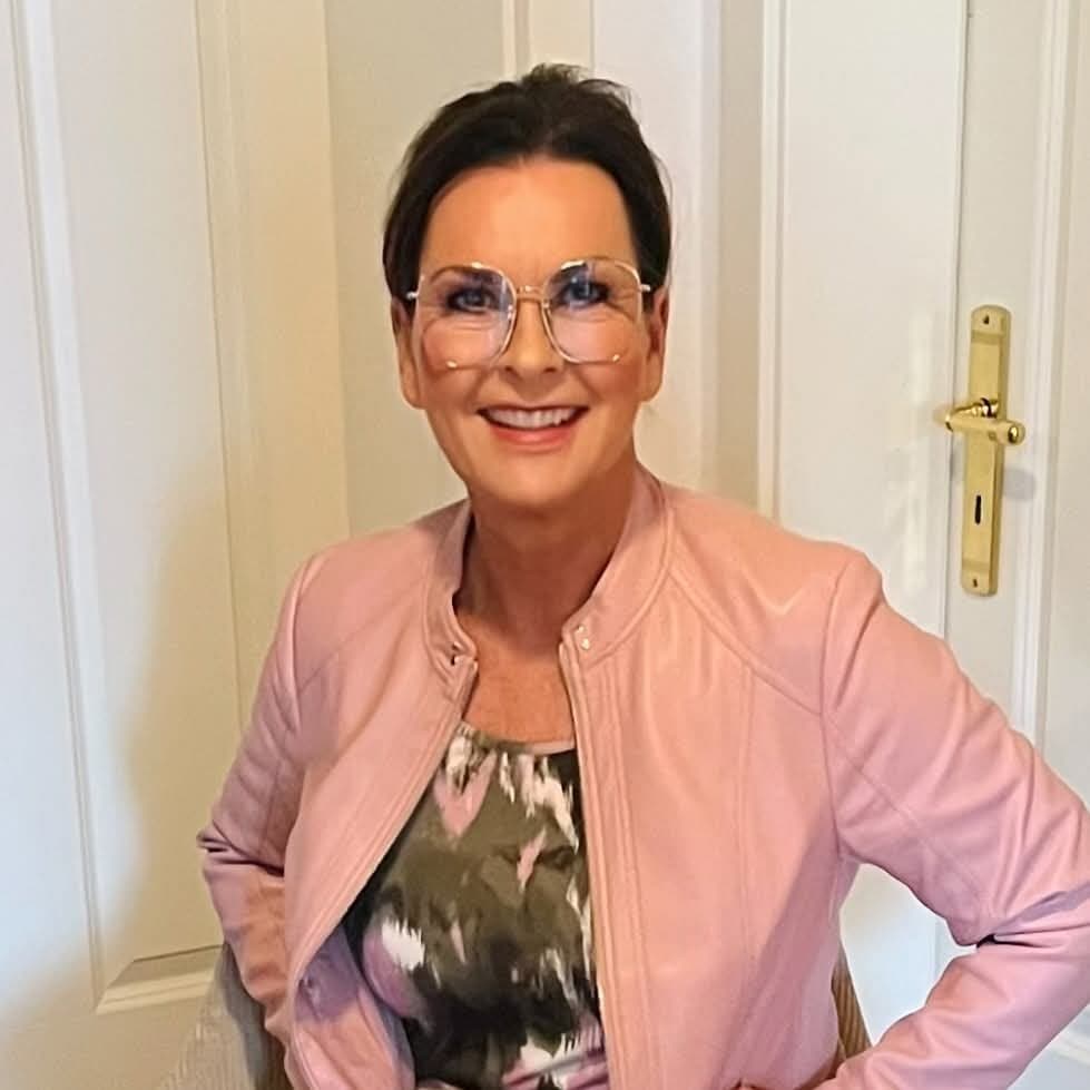 German thicc elegant gilf ❤️❣️???