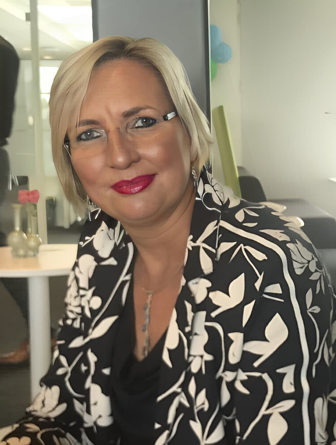 Sexy Milf fingering & banging