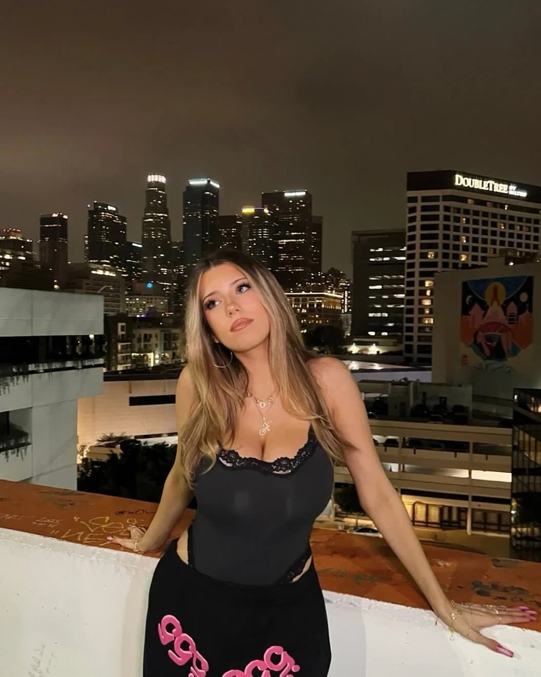 I LOVE Brainless Bimbos w Huge Tits