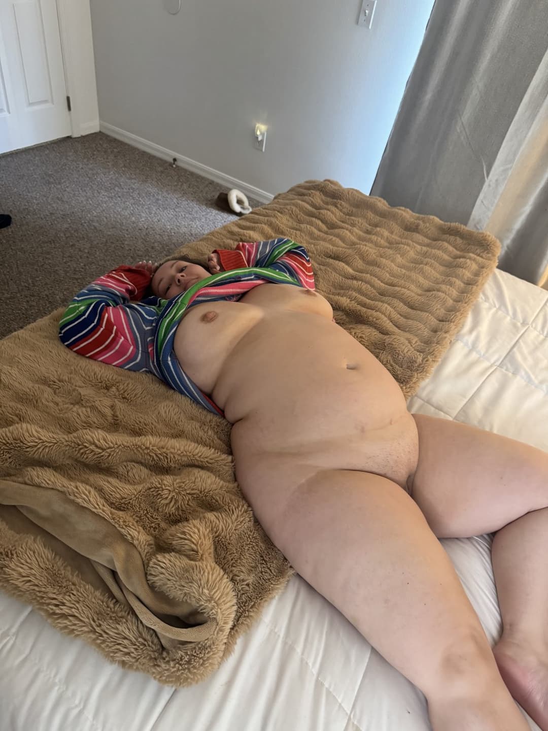 Sexy chubby Denver wife has the nicest titties & biggest ass