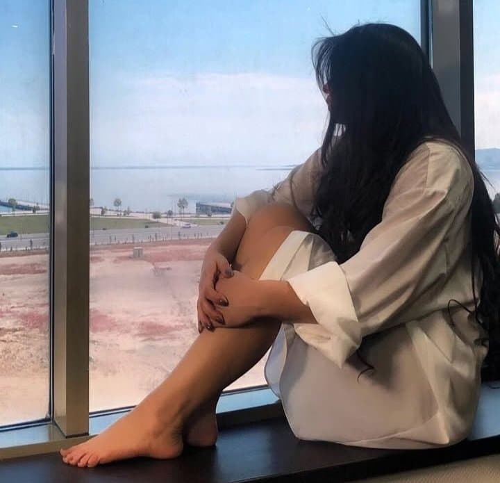 Sexy glamour feet pedicure milf