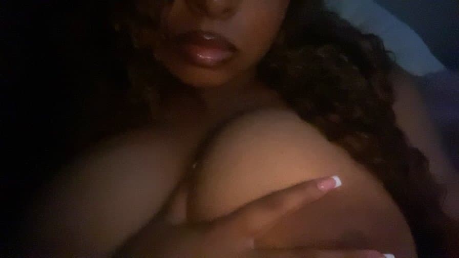 Pretty pussy Heaven and her large tits. Kik newtoonu for the rest of her