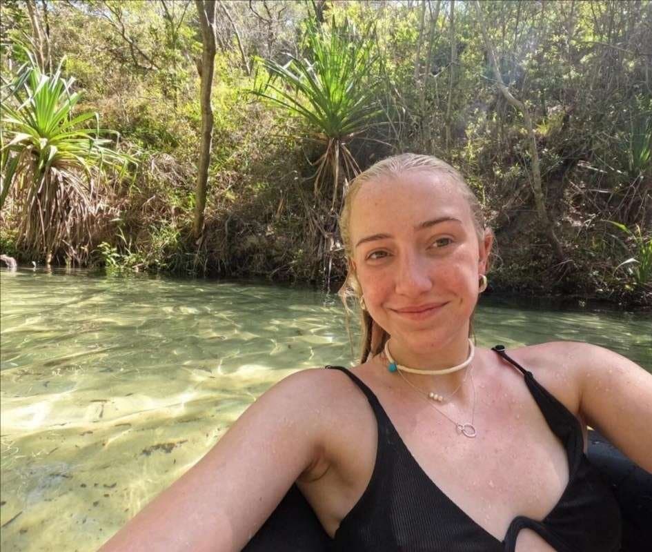 White 18 blonde love exhib