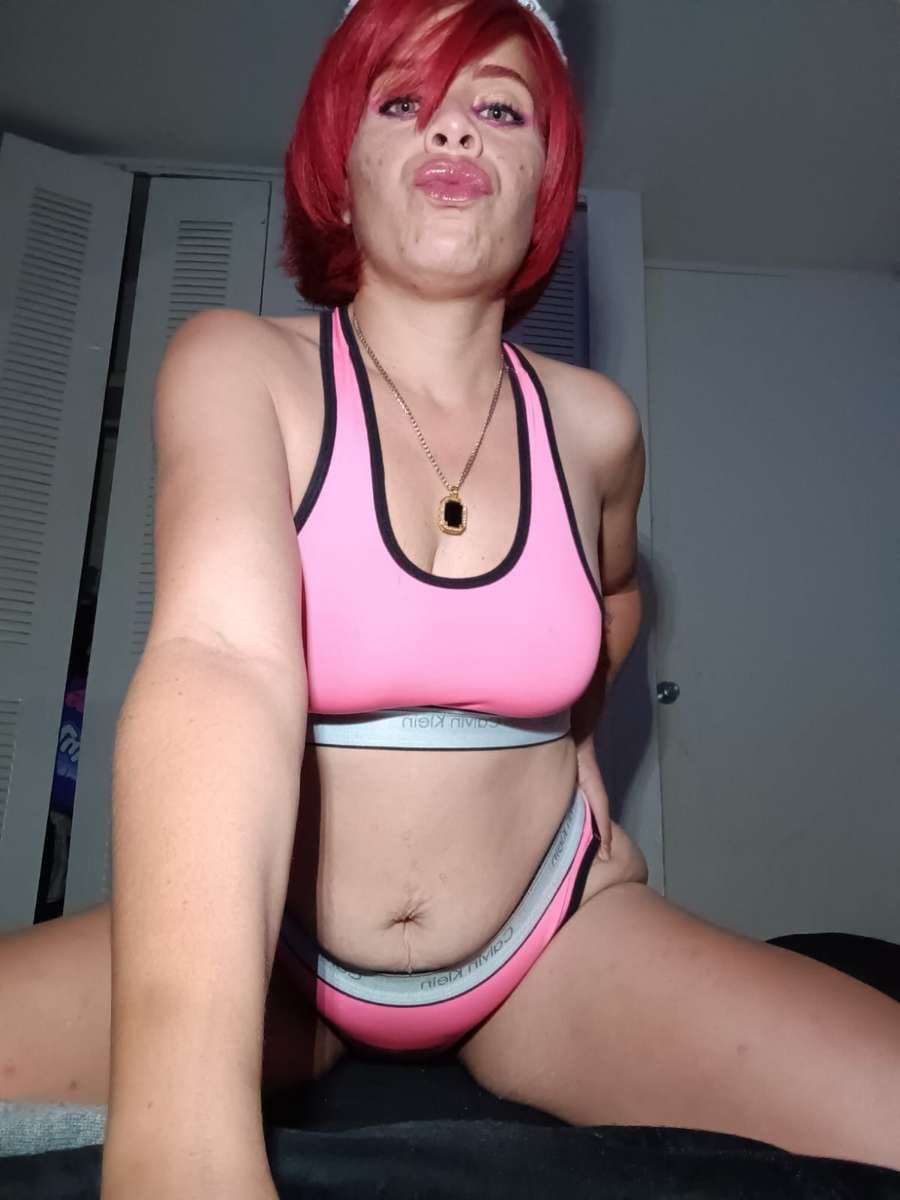 Next door neighbor sending me her hot ass pussy