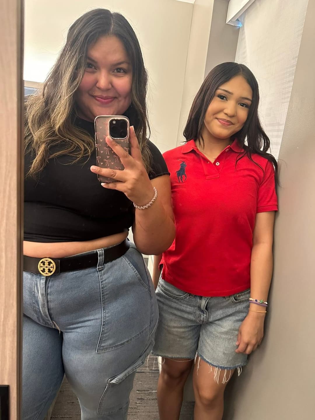 -My 2 Sexy Latina Cousins & 2 Sexy MILF aunts / Who has their nudes Dm US