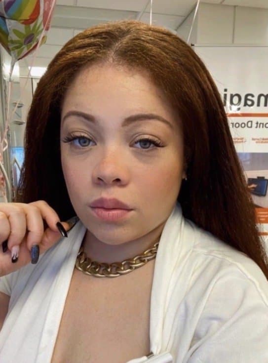 Pretty red big booty bitch ?