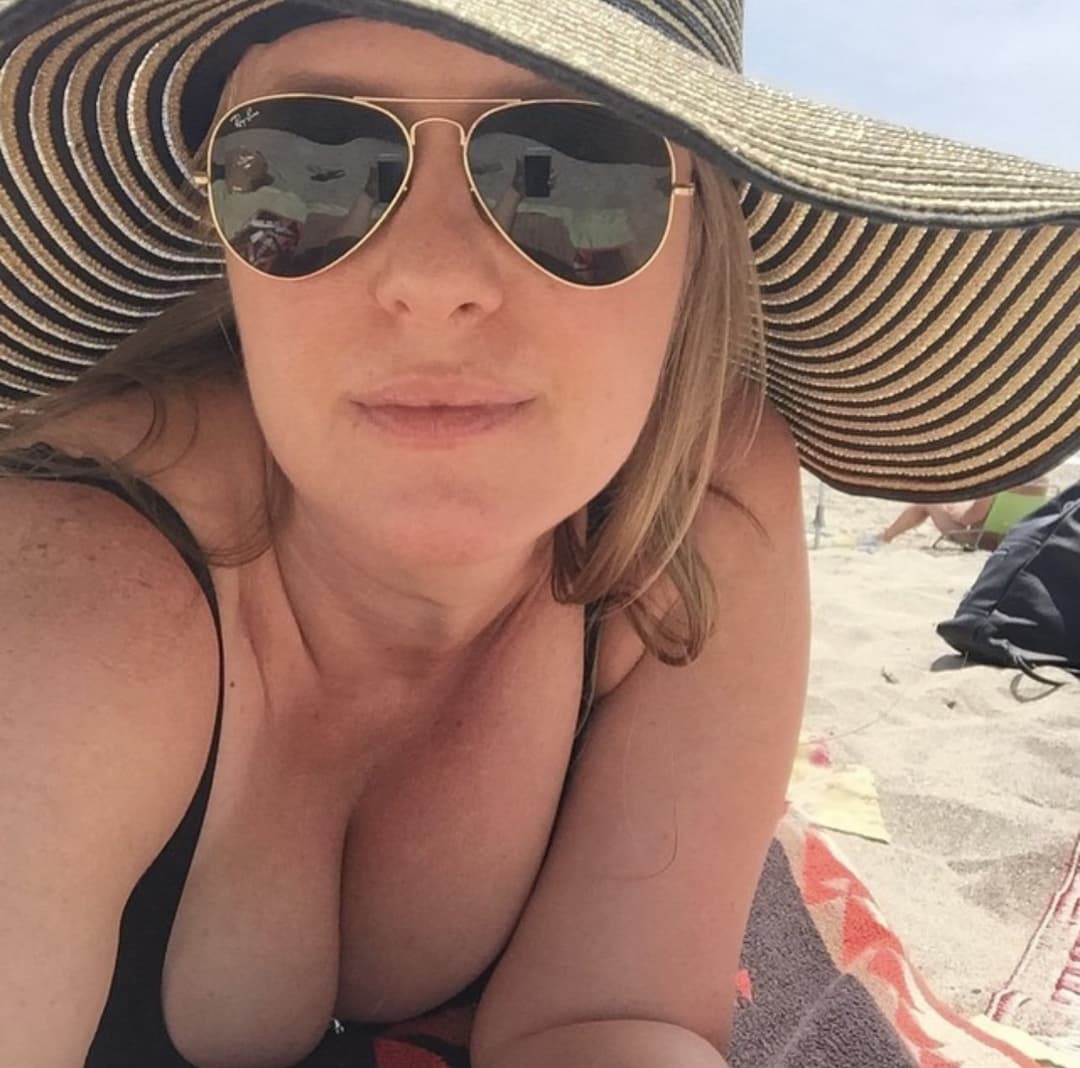 Biotech researcher drew a crowd when she reluctantly flashed her massive titties in public on camera