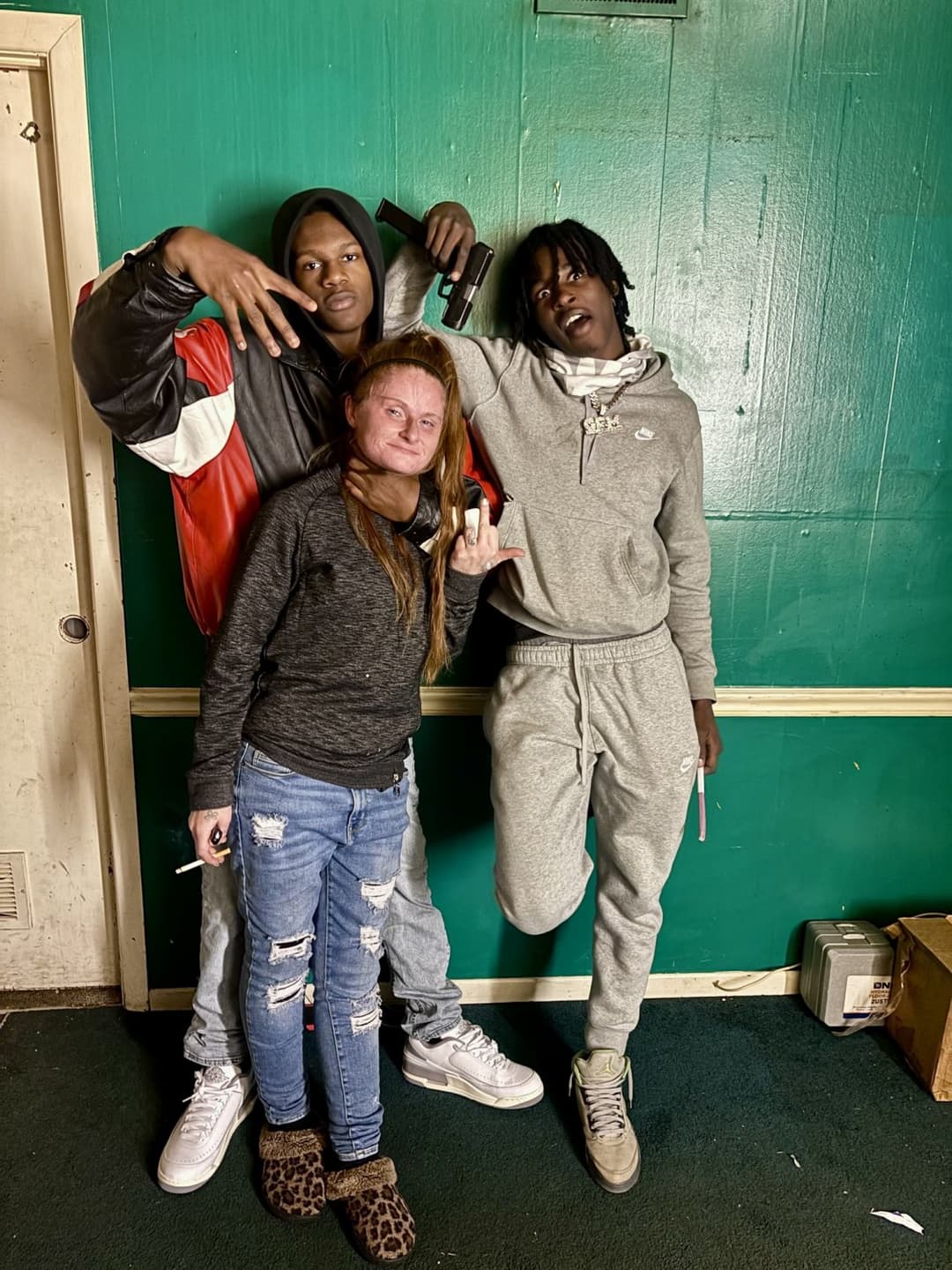 Ik them Young Niggas have all kind of fun w her??