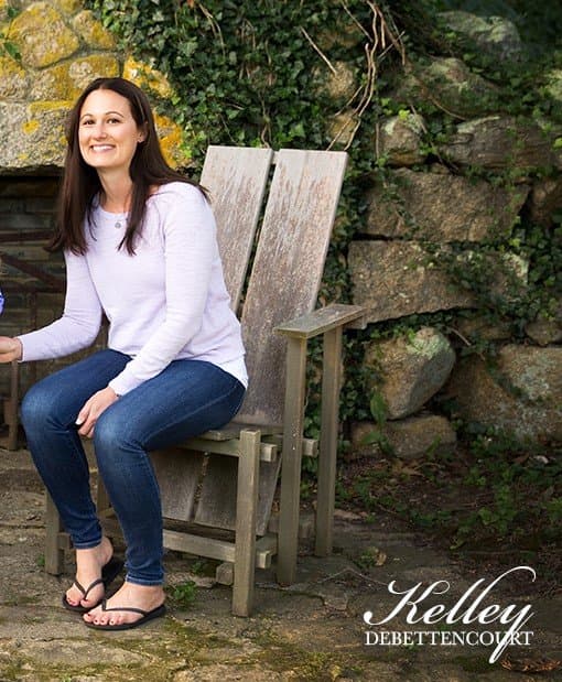 Pretty Amanda shows off her little pretties in a quick flash for the cameras at mardi gras