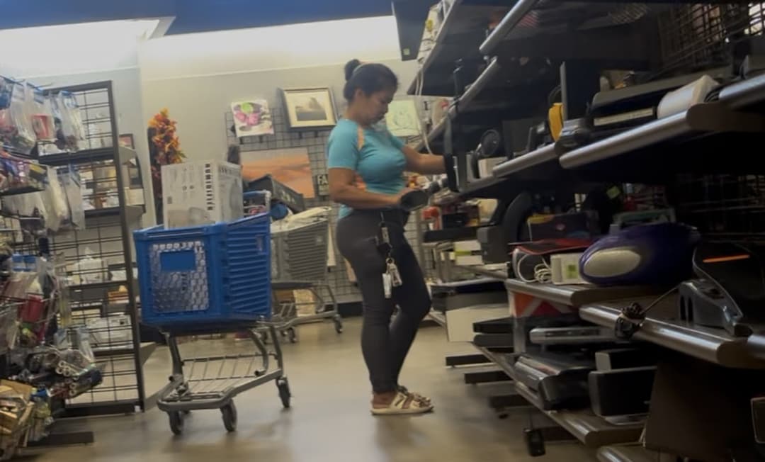 MILF shopping knew I was creeping. Started bending over for me to capture.