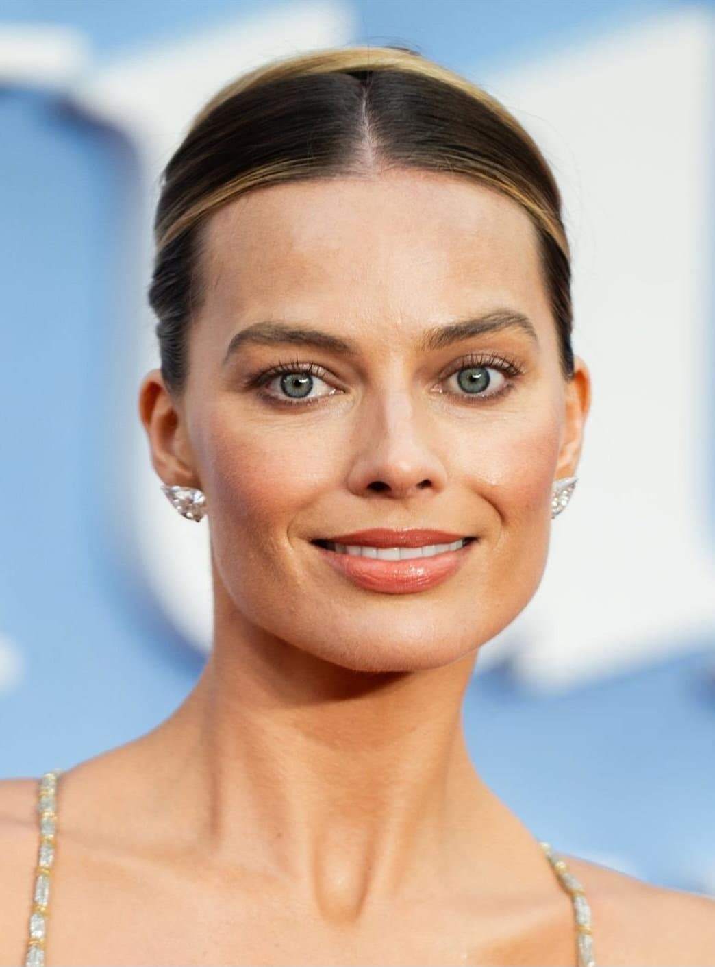 Click to view full size Margot Robbie. Zazie Beetz. Angelina Jolie. Captions