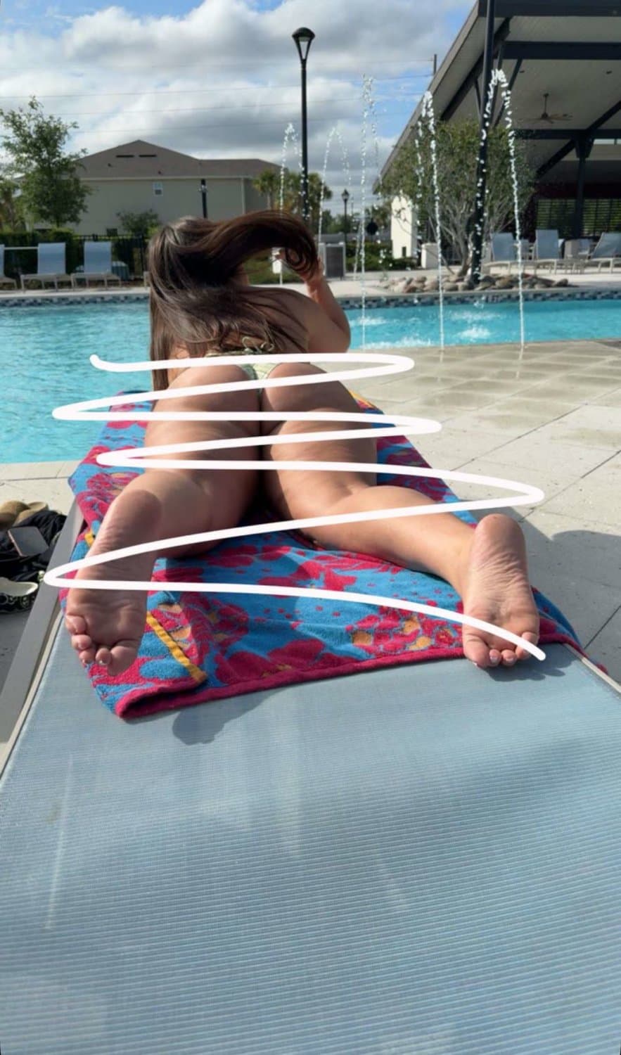 pawg with pretty dsl teasing fat ass, pretty feet, and big tits in bikini