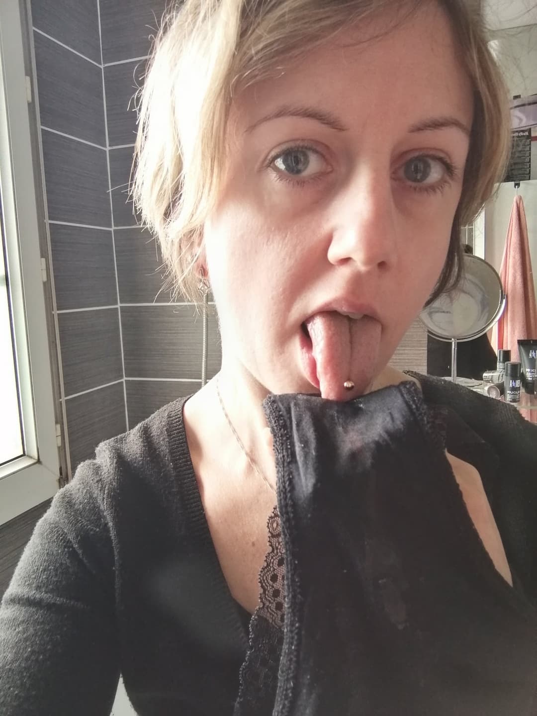 VIRGINIE  bonne MILF française à baiser sans retenue