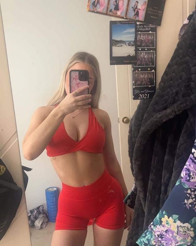 Sexy busty blonde teen Ashlyn