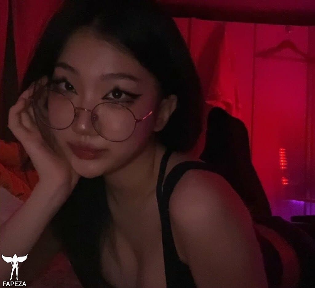 Asian Twitch streamer 4