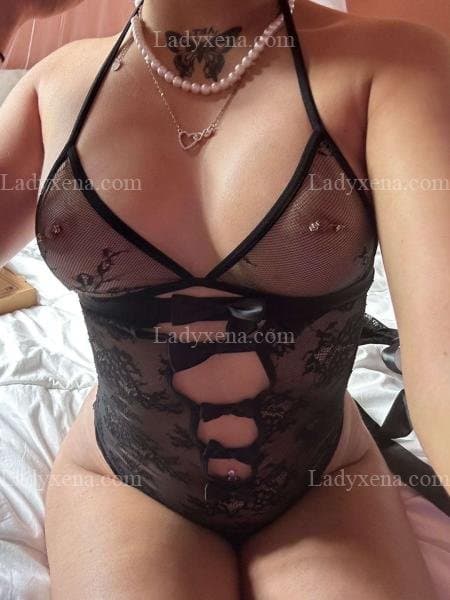 Savanah 20y escort girl