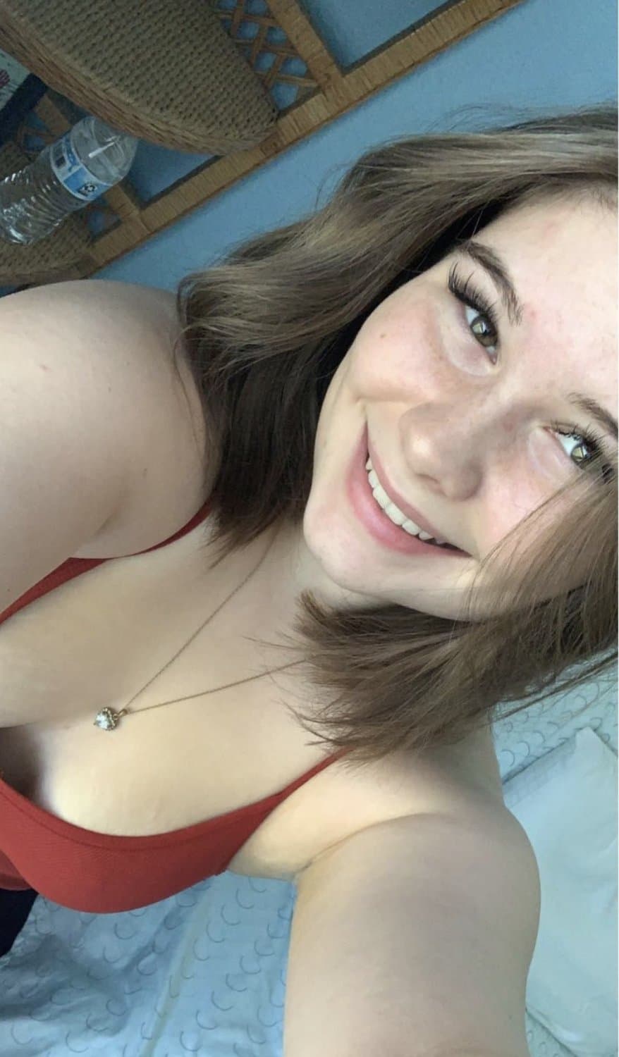 Sexy ontario slut shows off sexy body