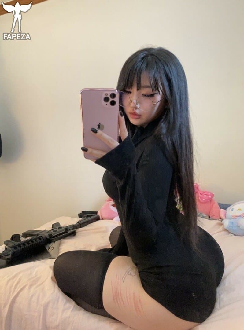 Asian Twitch steamer 5