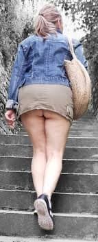 Sophie75 exhib devant des voyeurs dans les bois et ailleurs