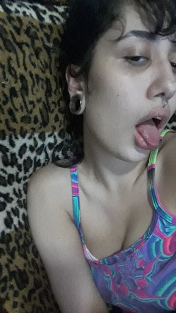 Rockeira puta mandou nudes pros amigos do ficante