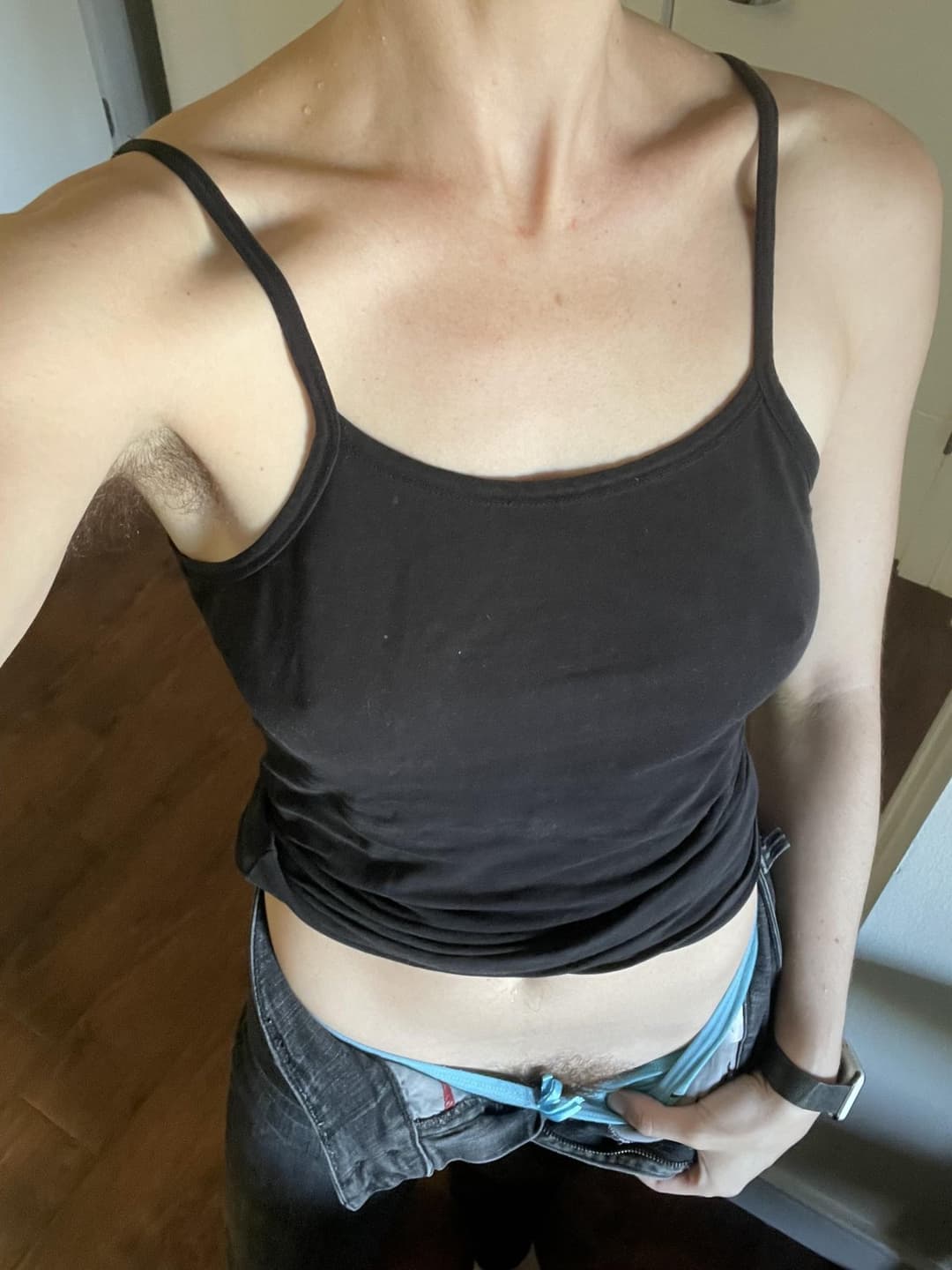 sweaty hairy armpits chic