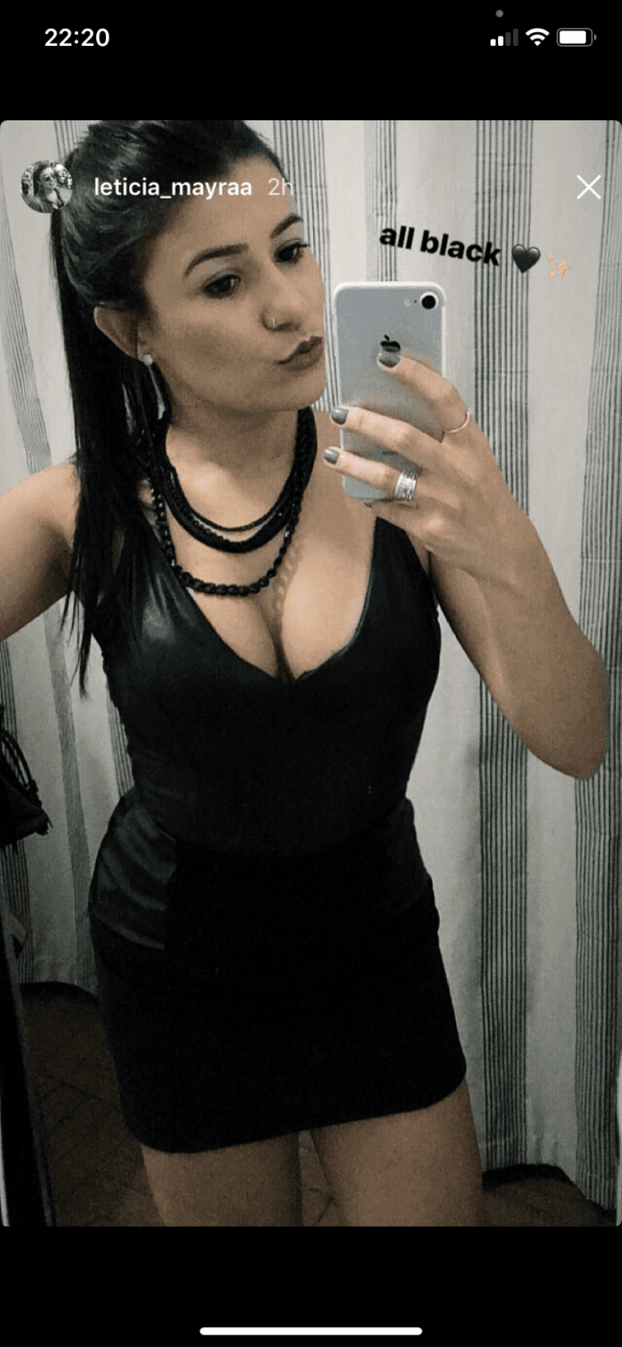 Saiu de casa só pra dar o cu pros amigos do namorado