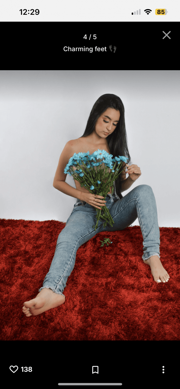 Cleo latina sexy feet in live