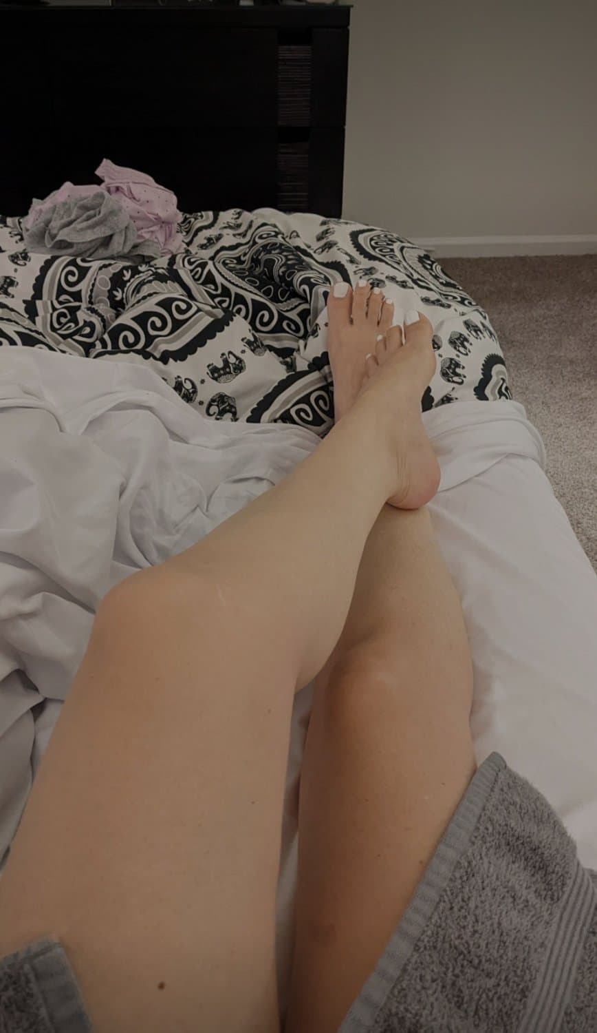 British MILF teases me with her feet