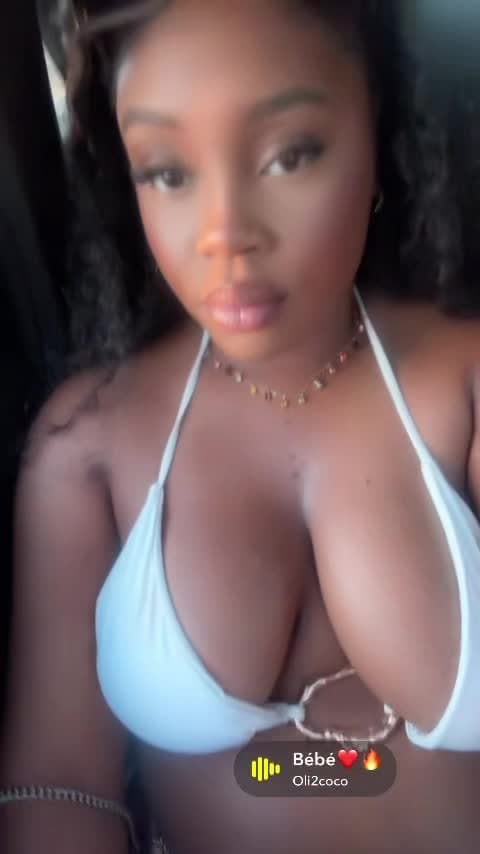 Martine vidéo sexy gros seins (Tini)