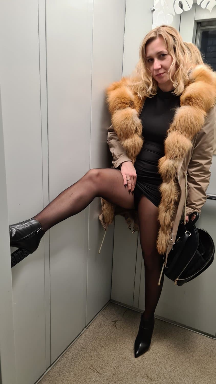 Take a slut for a dinner and she’s guaranteed to get naked