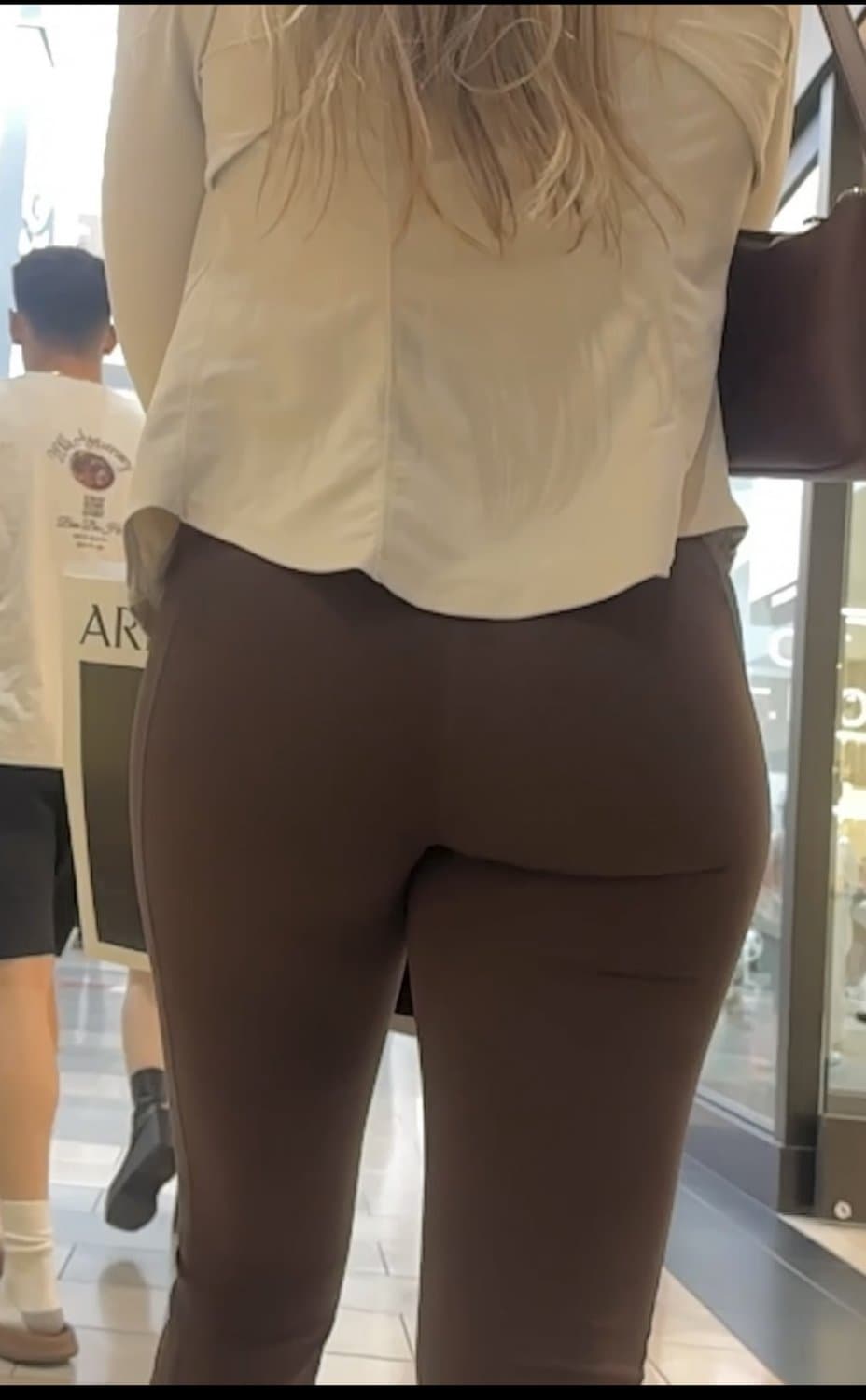 Candid booty in brown leggings