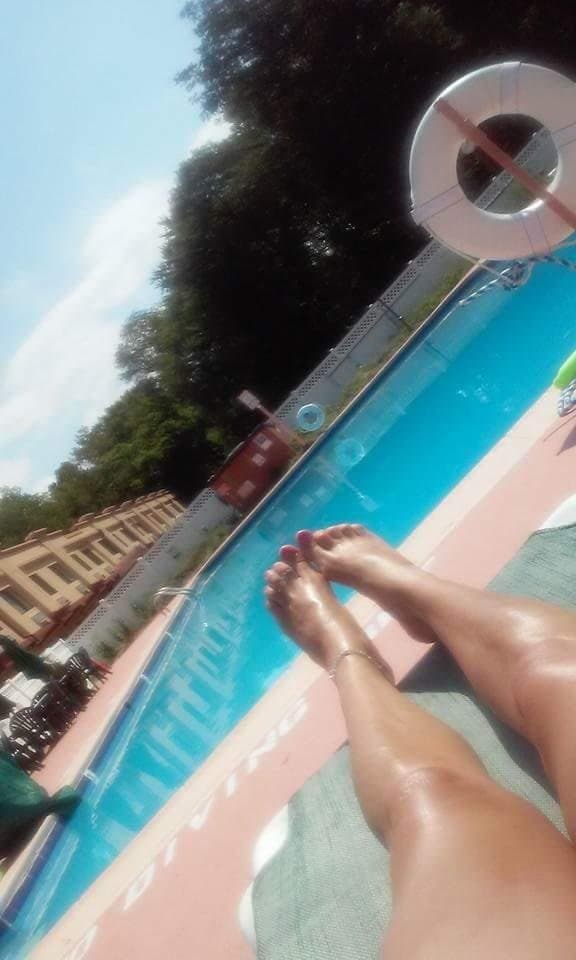 Sexy wife legs , mature white milf mom