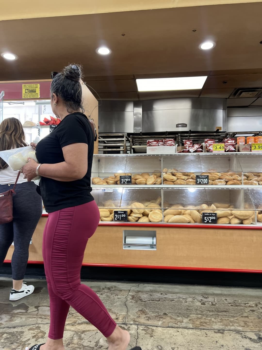 Hot GILF Latina in red leggings and platforms creepshots