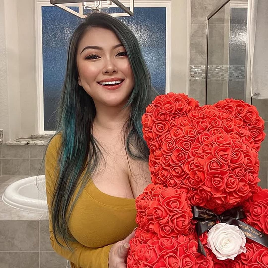 Click to view full size Vicki Li Part 3